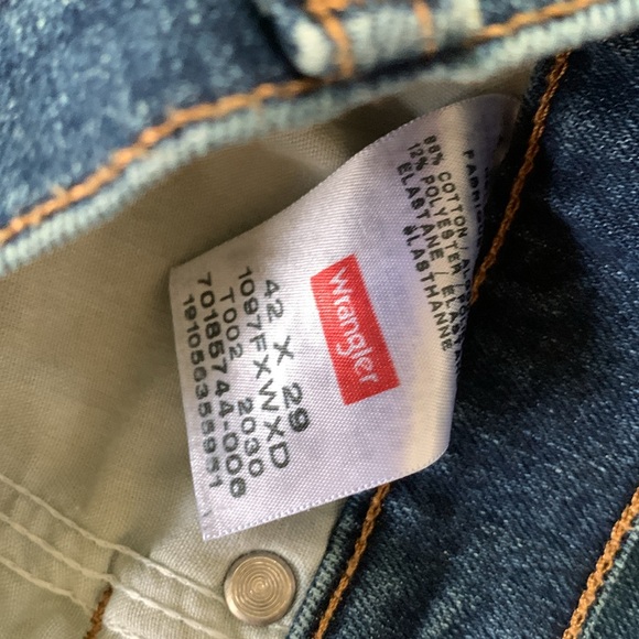 ✋Like New Wrangler Denim Relaxed Fit Jeans with Flex 42 x 29 Like New - Picture 3 of 7